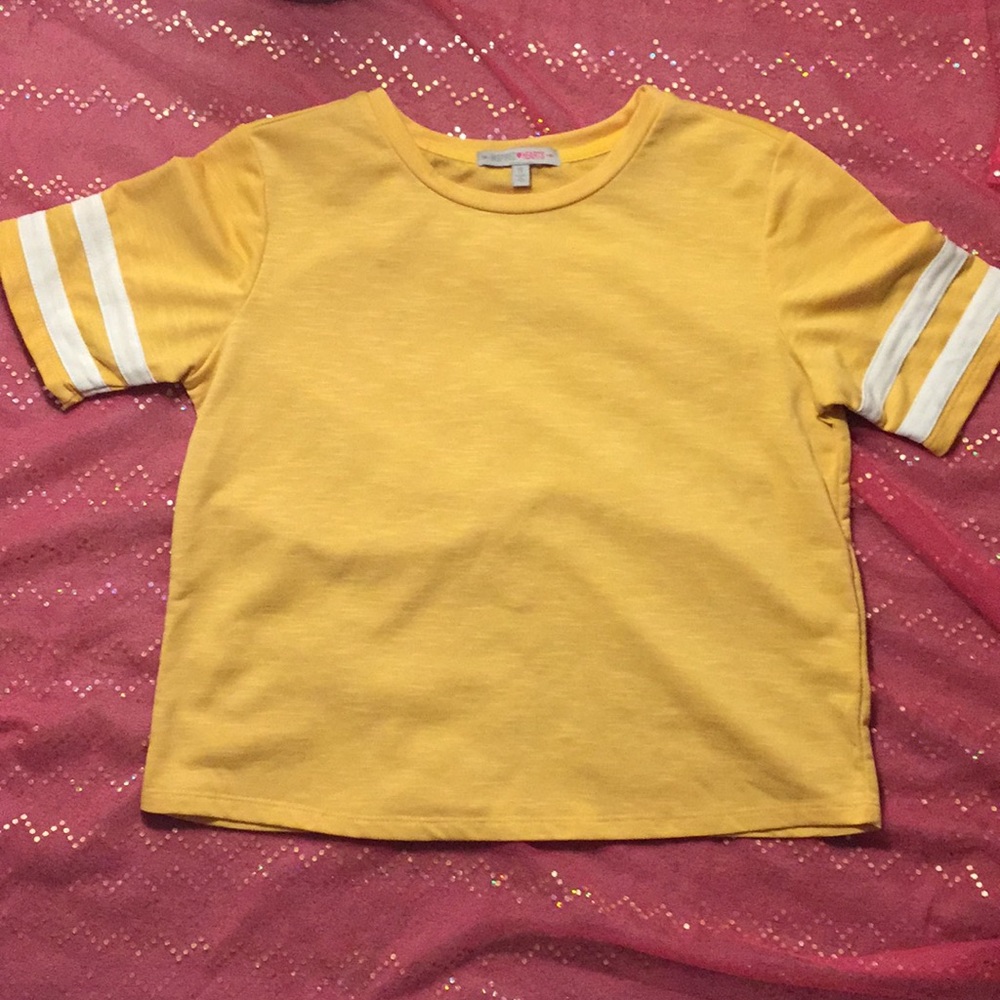 Cute goldish yellow and white striped sleeve top.